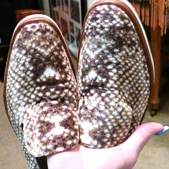 New Free People velvet slip ons - Picture 2 of 4